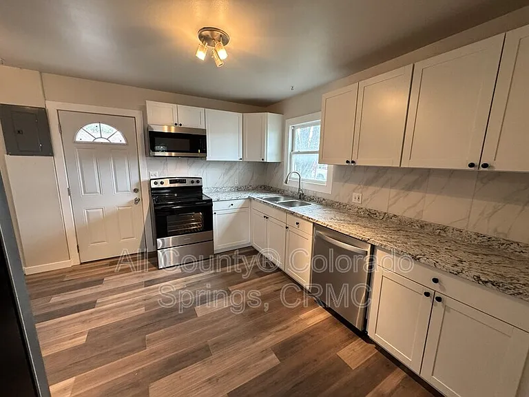 1316 Harrison Rd — Photo 5