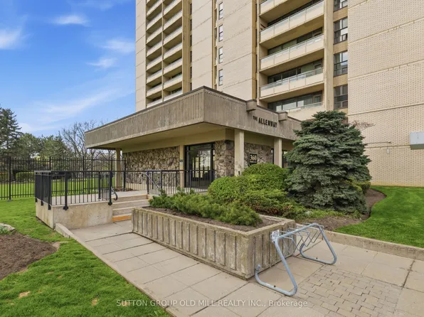360 Ridelle Ave #1801, Toronto, ON M6B 1K1