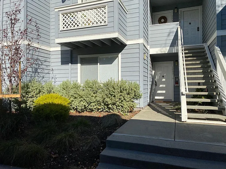 1537 Four Oaks Cir — Photo 16