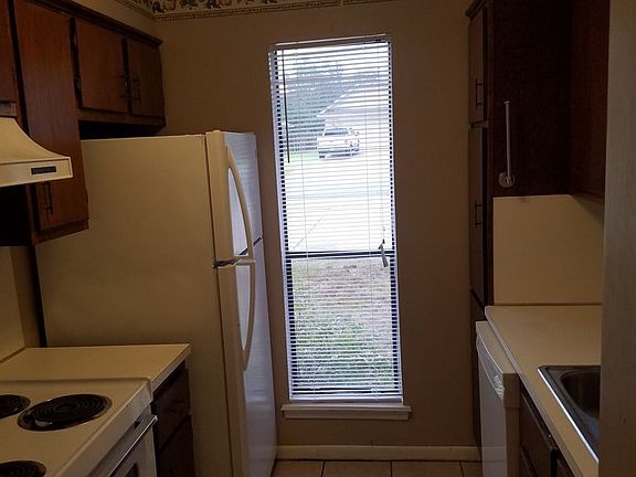 4th image of 412-414 Brentwood Dr E