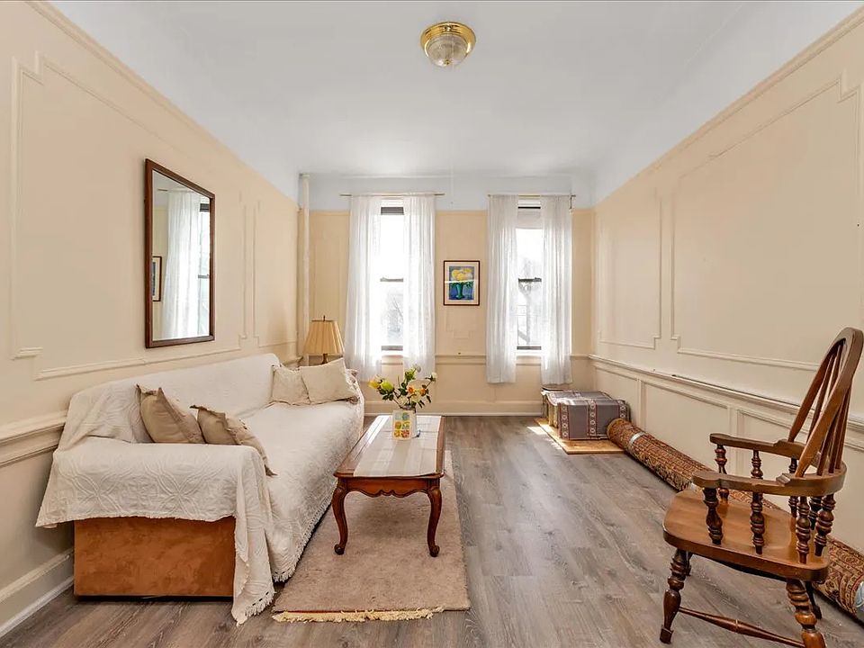2nd image of 325 Marine Ave APT B11