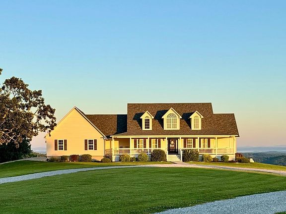 3rd image of 1636 S Maumee Rd