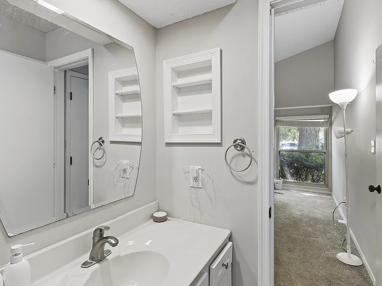 2304 Melrose Dr — Photo 12