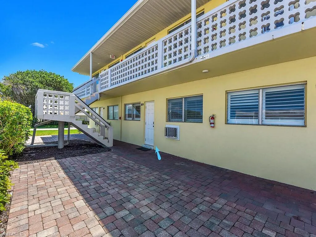 2 bed, 1.0 bath, 755 sqft, $2,999 — Photo 4