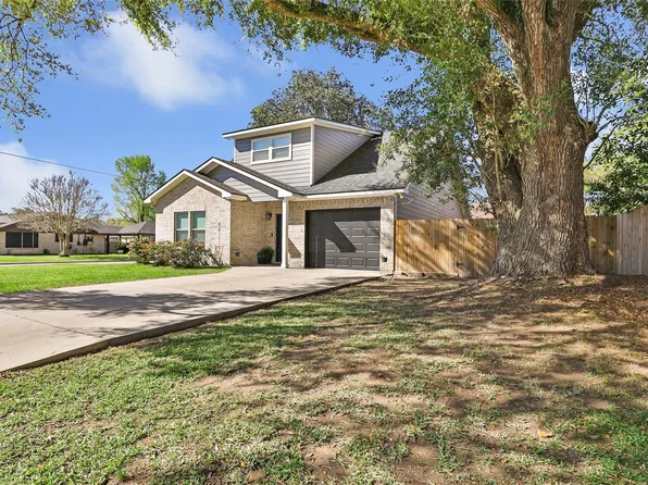 2201 Maple St, Liberty, TX 77575
