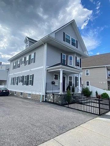 3 bed, 2.0 bath, 1100 sqft, $3,450 — Photo 2