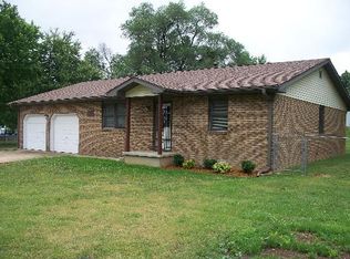 1202 E 10th St, Mountain Grove, MO 65711