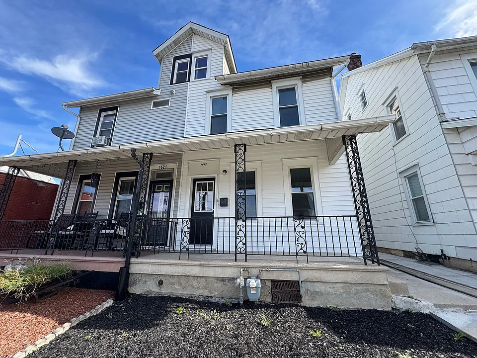 1619 Main St