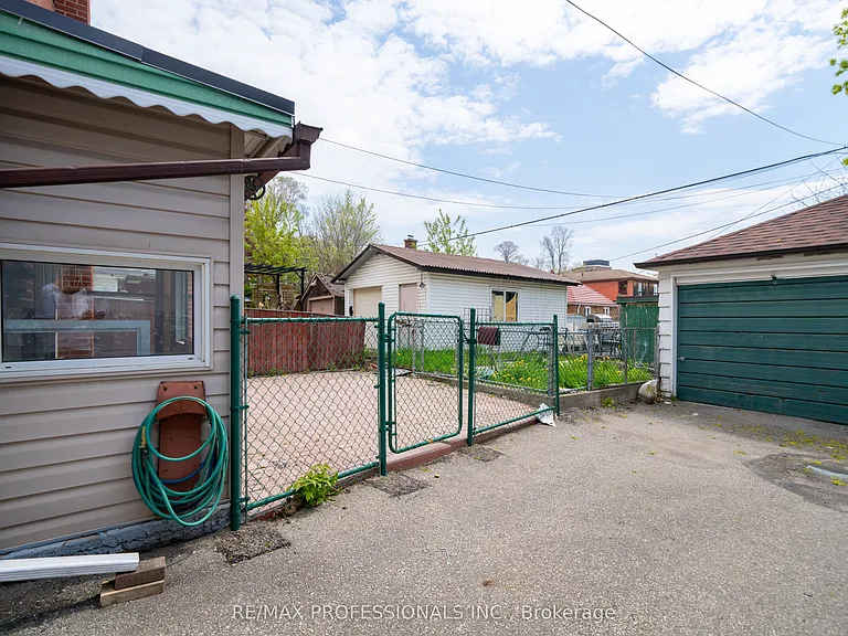 35A Bowie Ave #UPPER — Photo 22