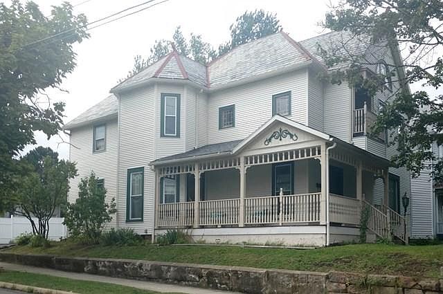 1st image of 194 Vennum Ave