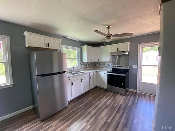 3rd image of 135 Brown St