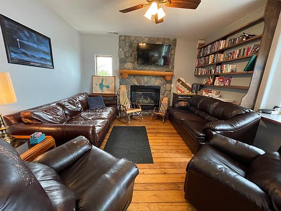 3rd image of 18633 Langly Ct N
