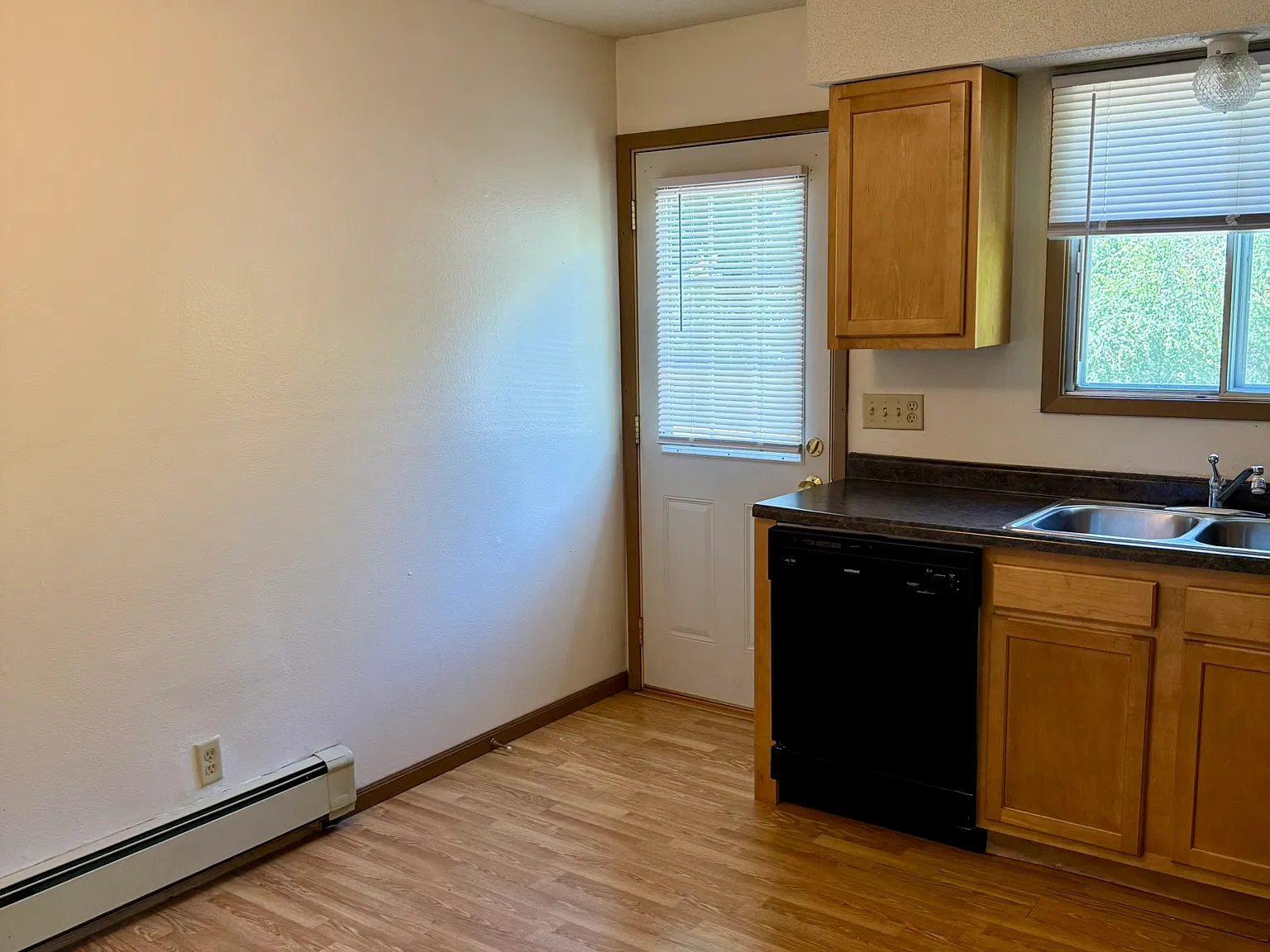 2 bed, $1,304 — Photo 4