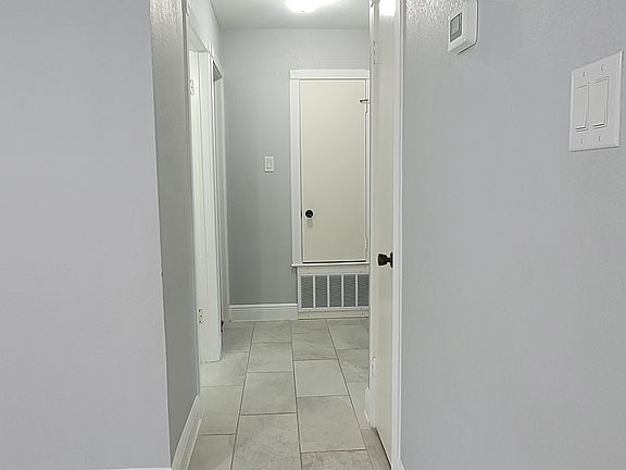 5th image of 10826 Green Brook St
