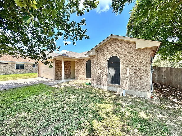 404 Mesquite Cir — Photo 3