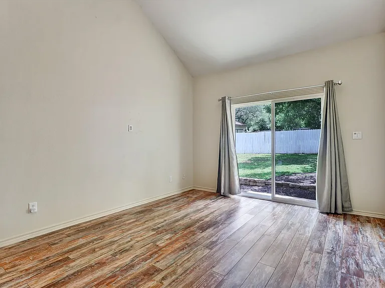 203 Dunkeld Dr — Photo 19