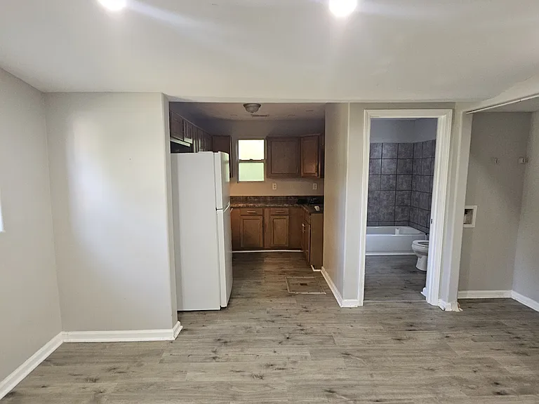 2327 Magazine St — Photo 4