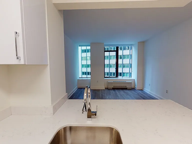 10 Hanover Square — Photo 48