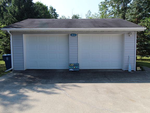 3rd image of 312 Autumn Ln