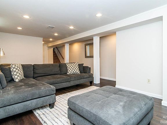 5th image of 4212 Cummings Ave