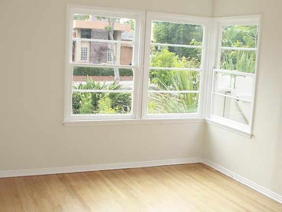 3rd image of 900 Galloway St