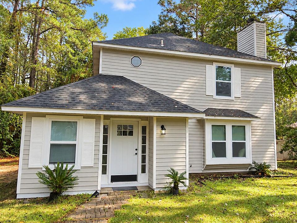 1st image of 176 Country Manor Rd