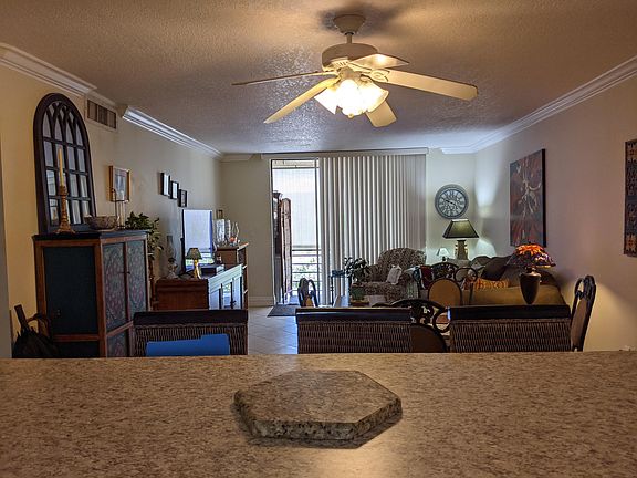 5th image of 2860 Somerset Dr APT 302K