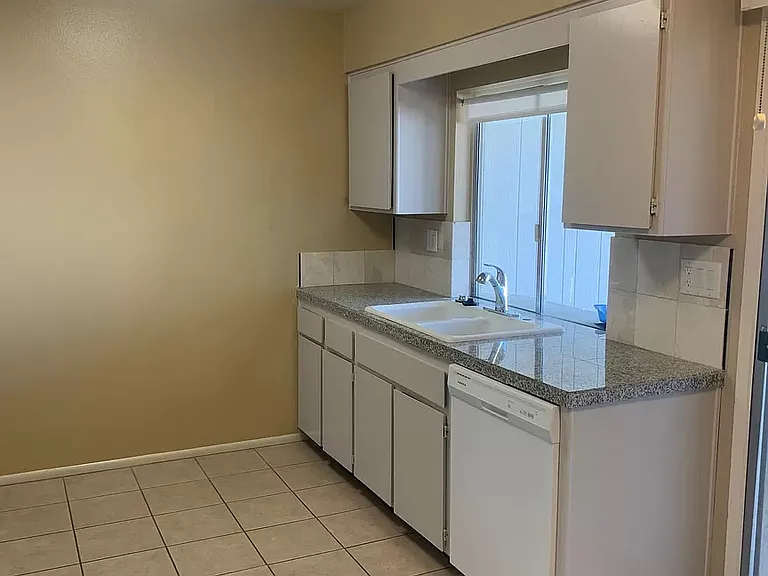 10620 W Coggins Dr — Photo 5