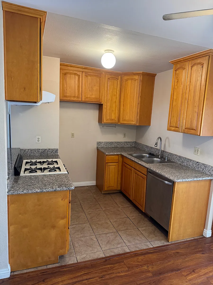 Building Photo - 3582 Howard Ave #4