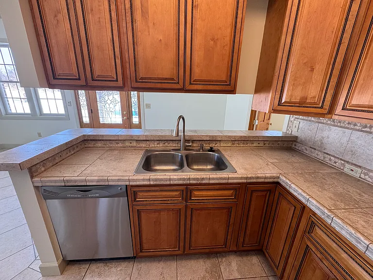 576 Pearl Rd — Photo 4
