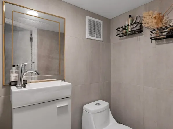 149 West 30th Street image 23 of 26