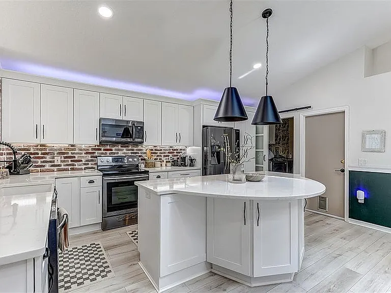 814 Brightview Dr — Photo 9
