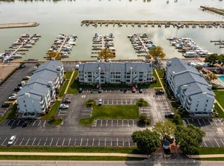 176 Clinton Reef Dr, Port Clinton, OH 43452