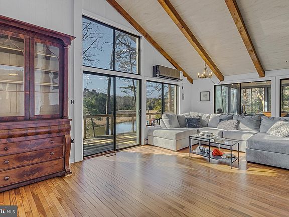 4th image of 482 Bay Pointe Dr