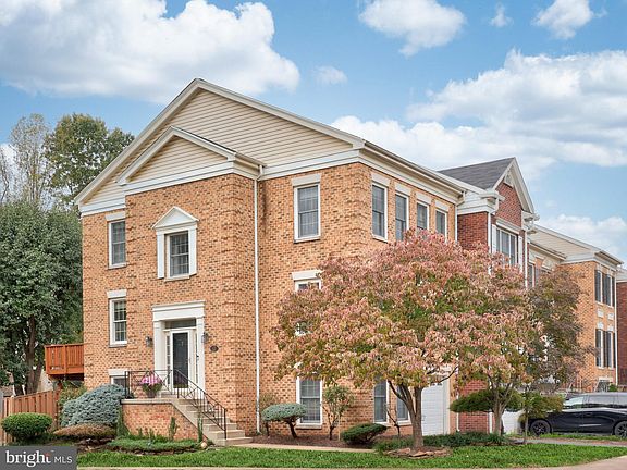 2nd image of 5127 Woodfield Dr