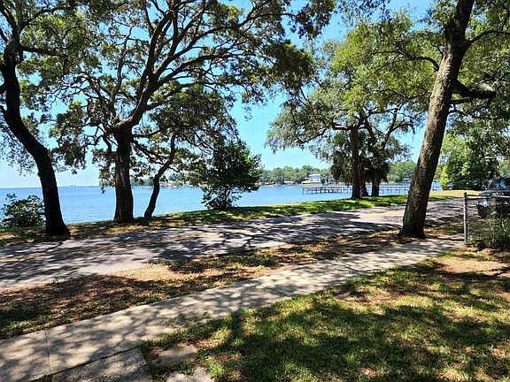 3rd image of 1165 Bayshore Dr
