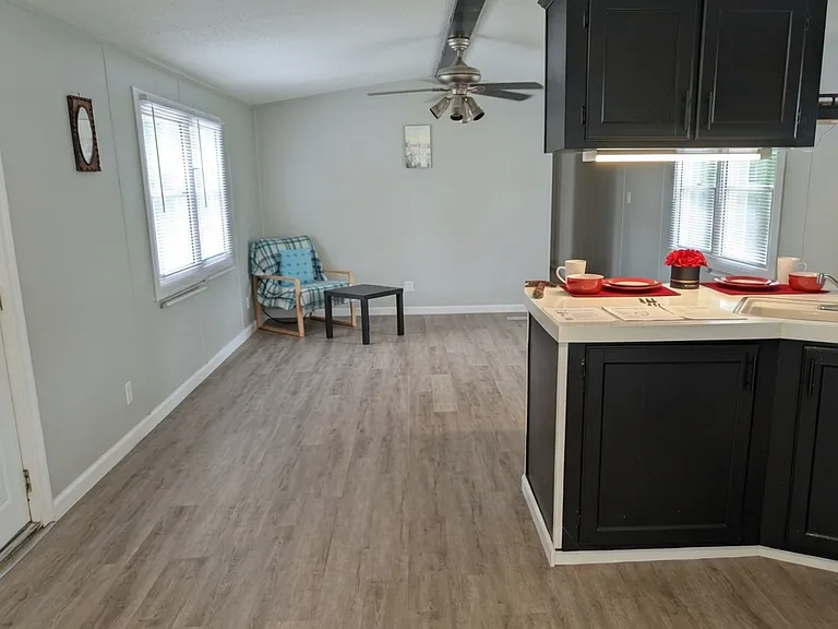1100 W Locust St #28 — Photo 2