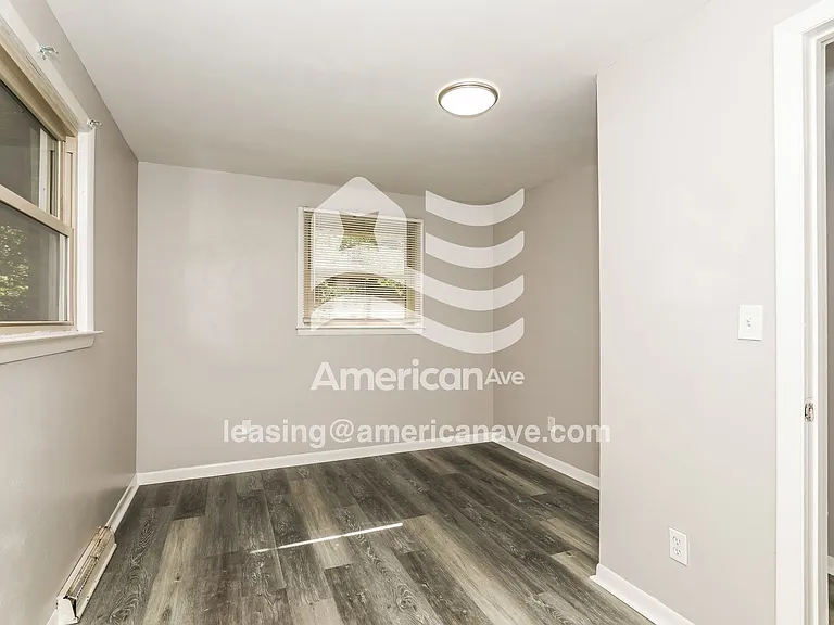 1793906_011_bedroom_11.jpg