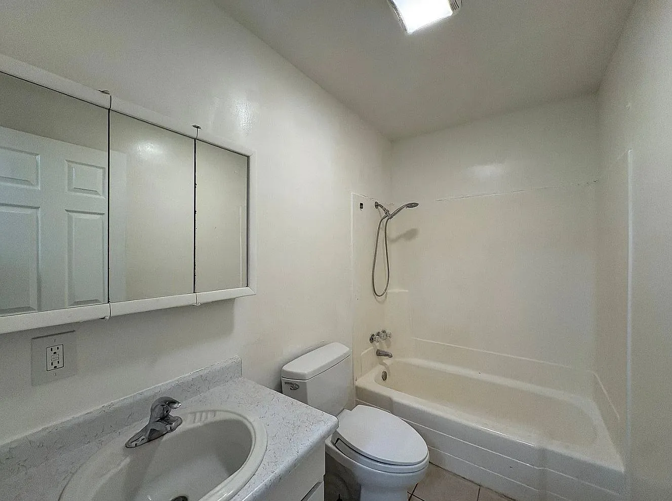5 bed, 1948 sqft, $550 — Photo 4
