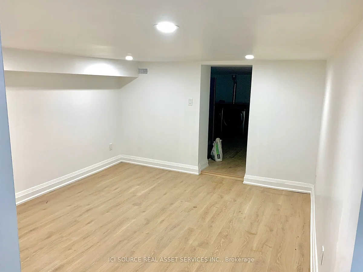 Building Photo - 157 Huron St #3