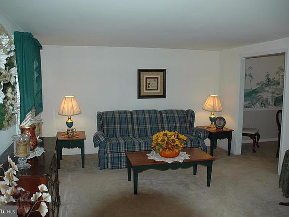3rd image of 694 Stafford Hill Dr