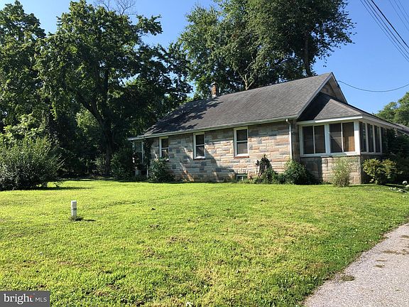 2nd image of 4 Acorn Dr