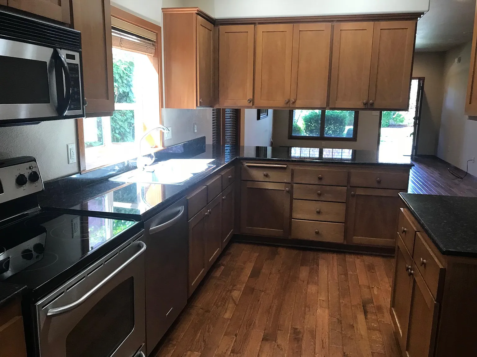 3126 Alameda St — Photo 2