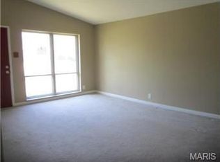 1085 Cheyenne Dr, Florissant, MO 63033