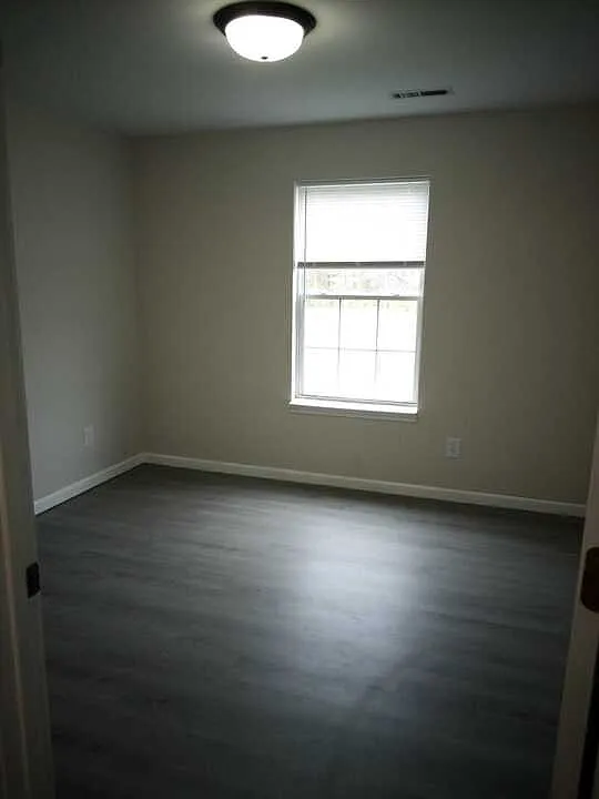 2 bed, $900 — Photo 3