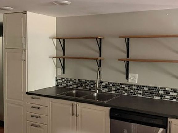 3rd image of 316 E Peach St N #1-539