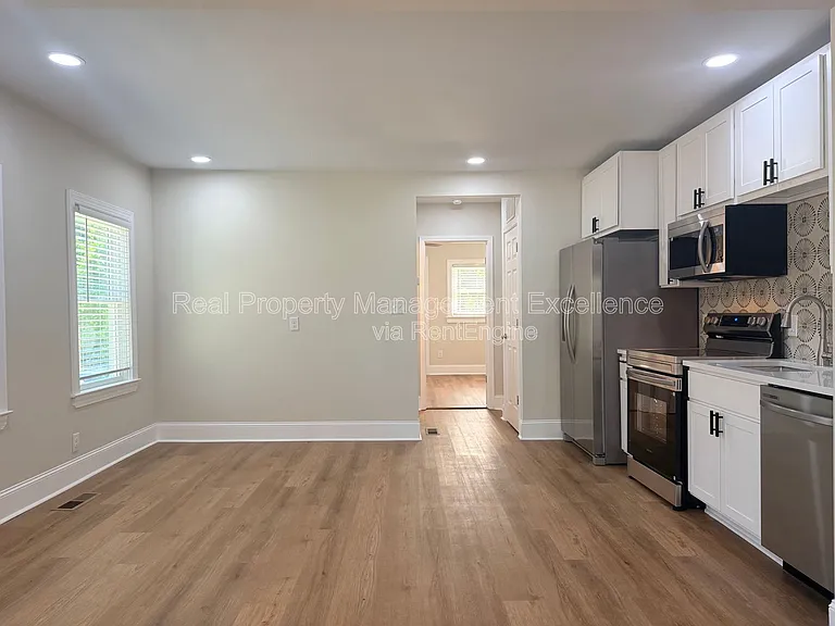 114 E Club Blvd #A — Photo 6