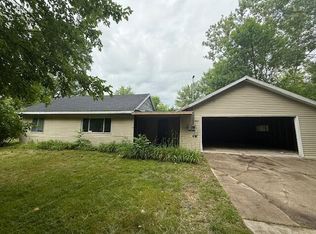 3903 Willow Dr NE, Grand Rapids, MI 49525