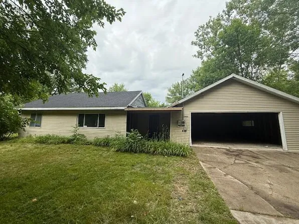 3903 Willow Dr NE, Grand Rapids, MI 49525