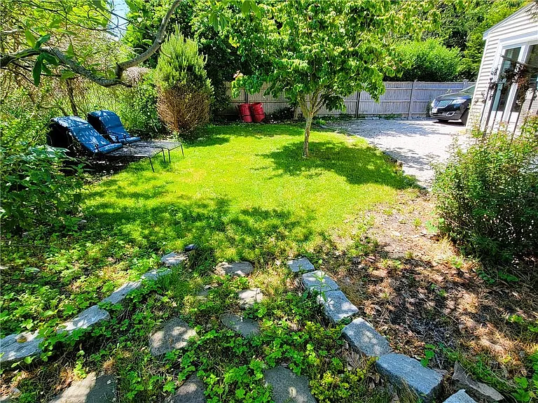 129 Connection St — Photo 22